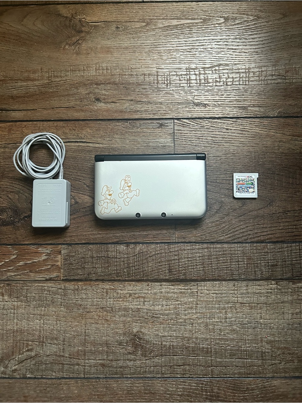 Nintendo 3DSXL, Charger & Game